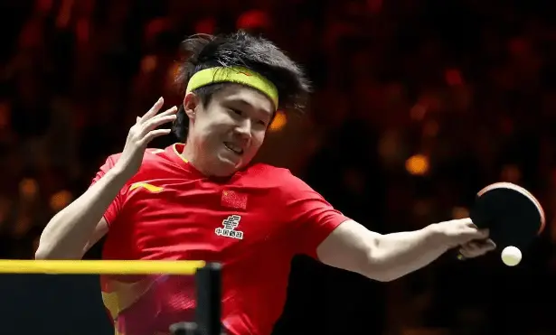 一边掏手机, 统治力, 他面对中国 一边掏手机, 统治力, 他面对中国